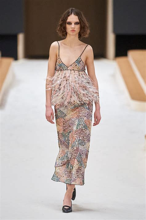 modifiche tailleur chanel|Chanel haute couture SS22 review .